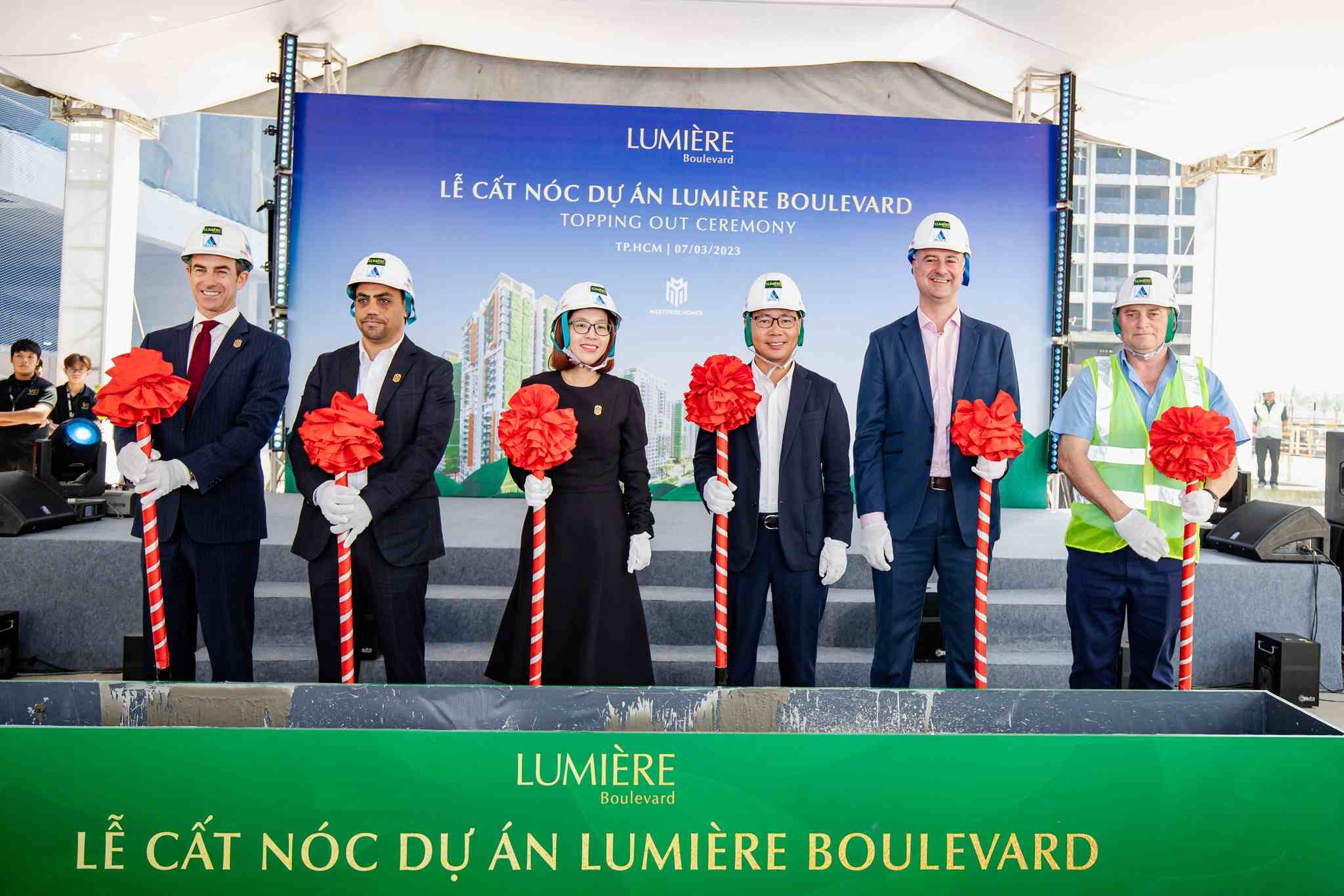 Tiến độ tháng 3/2023 LUMIÈRE Boulevard, Masterise Homes chính thức cất nóc dự án